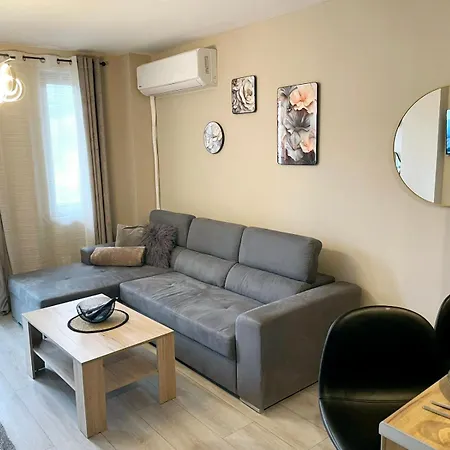 Two Modern In One Building By Si Apartman